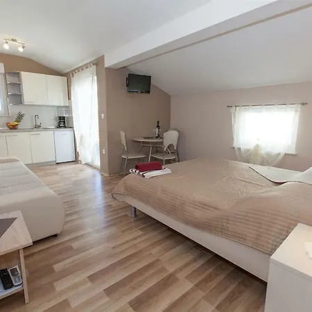 Karmen 2 Crikvenica