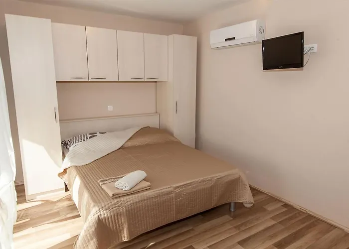 Karmen 2 Apartman *