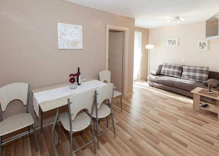 Karmen 2 Apartman *