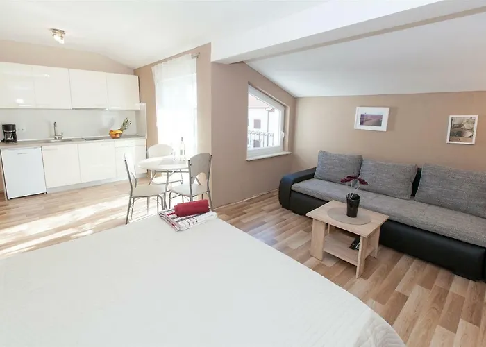 Karmen 2 Apartman *