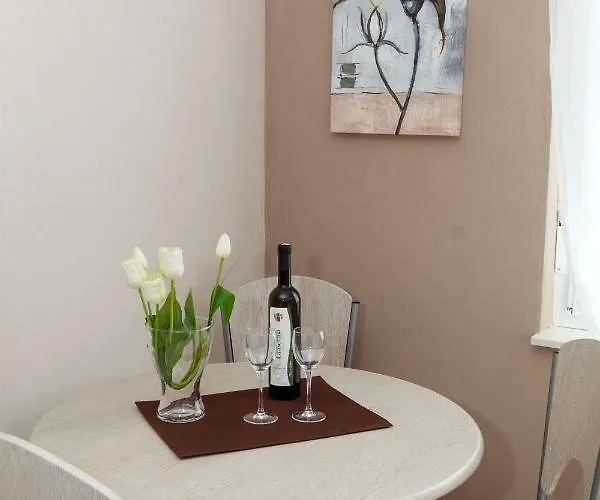 Apartman Karmen 2 *